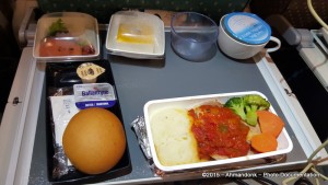 Makan Malam di Pesawat Onboard Singapore Airlines