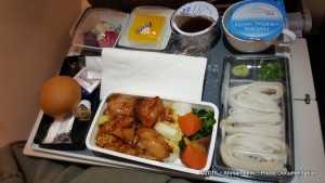 Makan Malam di Pesawat Onboard Singapore Airlines
