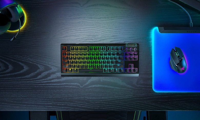 Razer Luncurkan BlackWidow V4 Tenkeyless HyperSpeed: Keyboard Gaming Wireless Tanpa Numpad