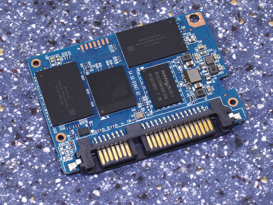 Update Windows 11 24H2 dilaporkan menyebabkan masalah serius pada SSD, mulai dari penurunan performa hingga kegagalan total perangkat. Microsoft diminta segera merilis perbaikan.