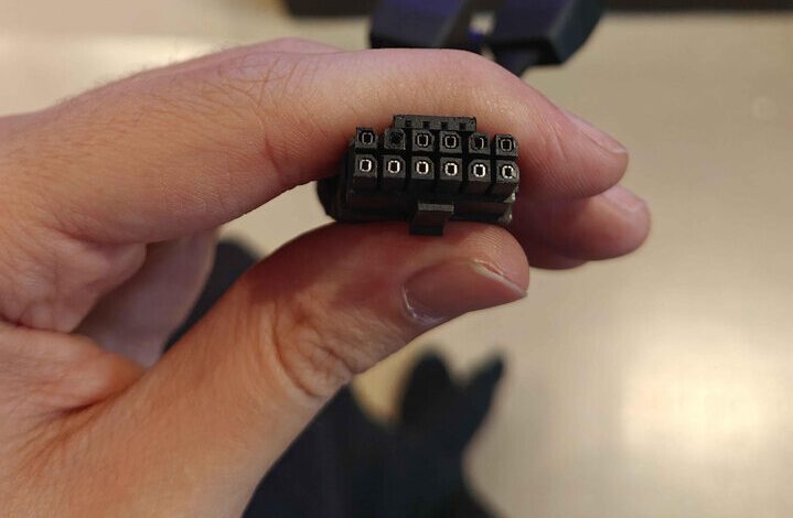 Kabel 12VHPWR Meleleh, Korbankan AMD RX 9070 XT Pertama