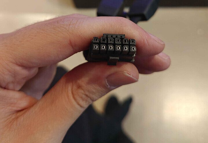 Kabel 12VHPWR Meleleh, Korbankan AMD RX 9070 XT Pertama